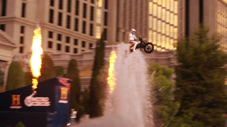 Travis Pastrana Lands Three Incredible Jumps To Break Evel Knievel's Record<em></em>